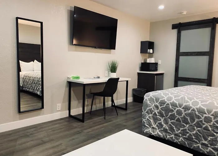 Sakura Inn (Adults Only)